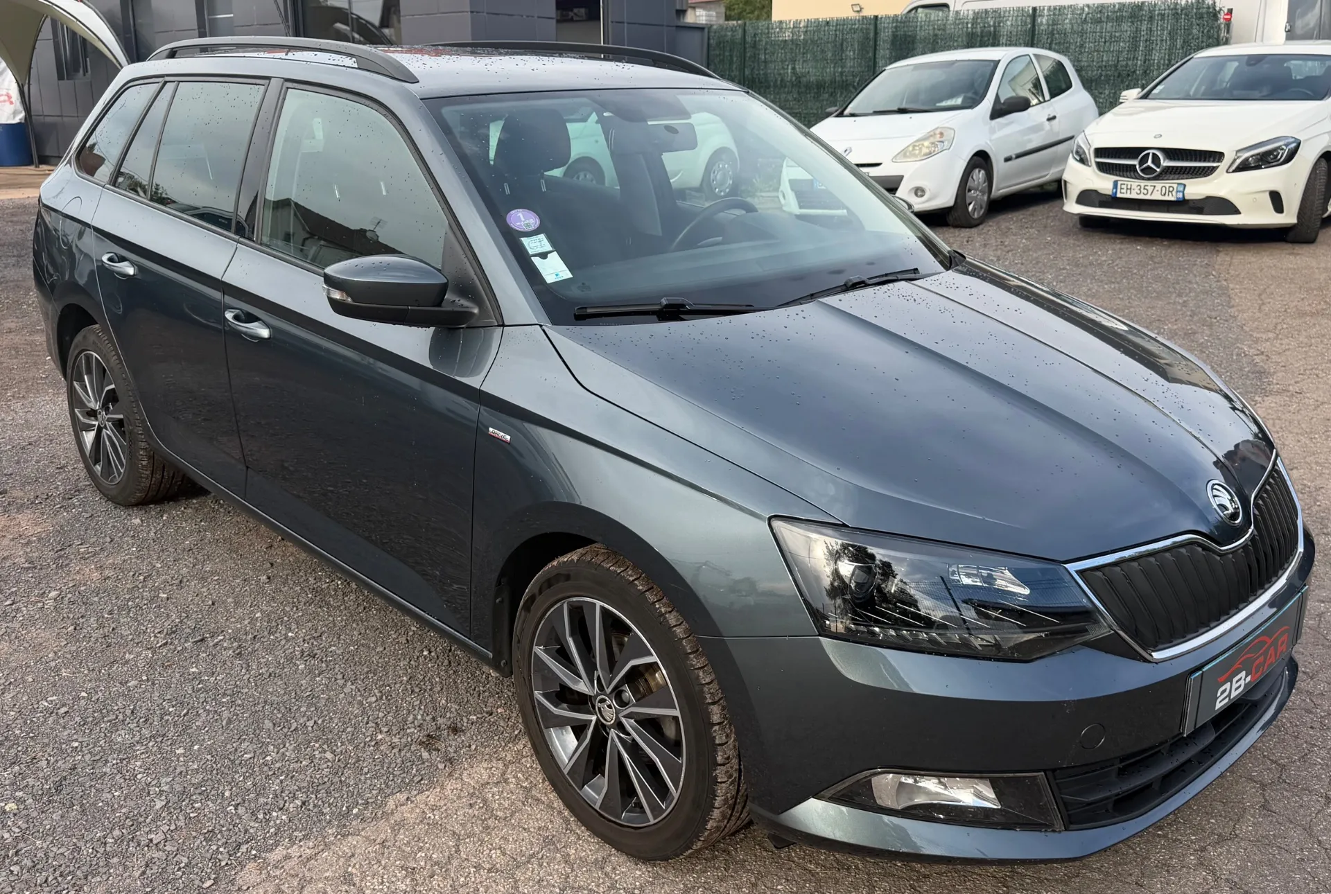 Skoda Fabia Combi 1.2 TSI 90cv DRIVE / TBE / Caméra / CarPlay / Clim / Led / KIT DISTRIBUTION NEUF / HISTORIQUE D’ENTRETIEN DISPONIBLE - Photo 11
