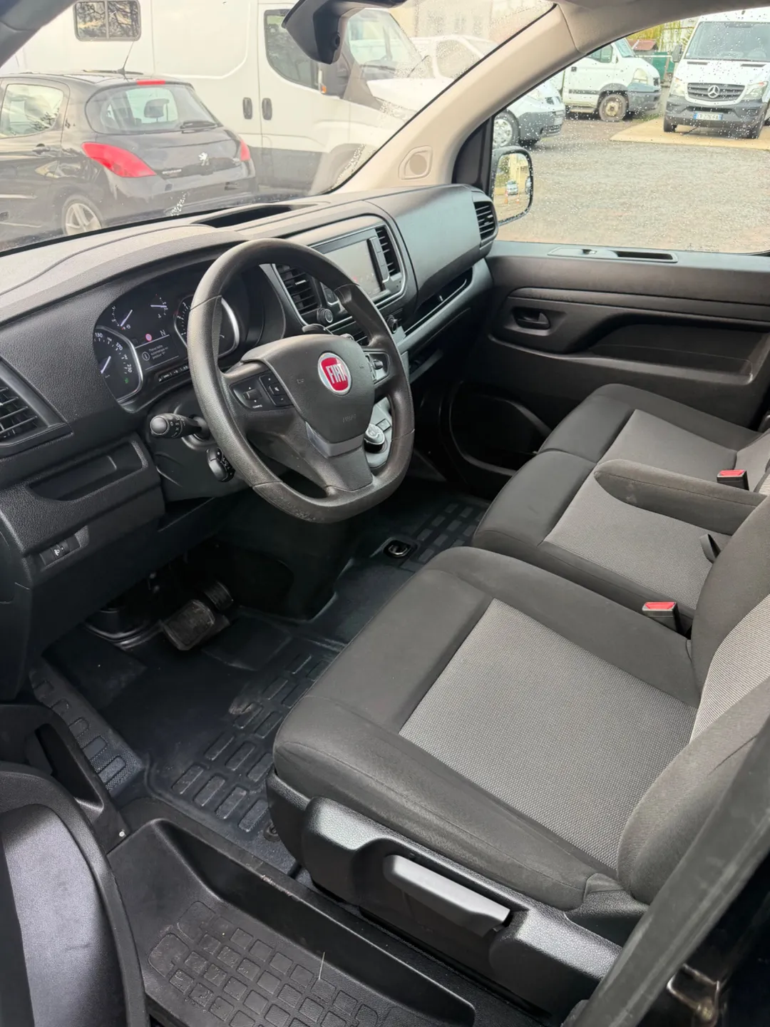 Fiat Scudo 2.0l mjtd 180cv EAT8 / 1ère main / Taille standard / Noir / Historique d'entretien Fiat / Pack Premium Connect Ttes options / TVA récupérable / Expert Jumpy Proace - Photo 8