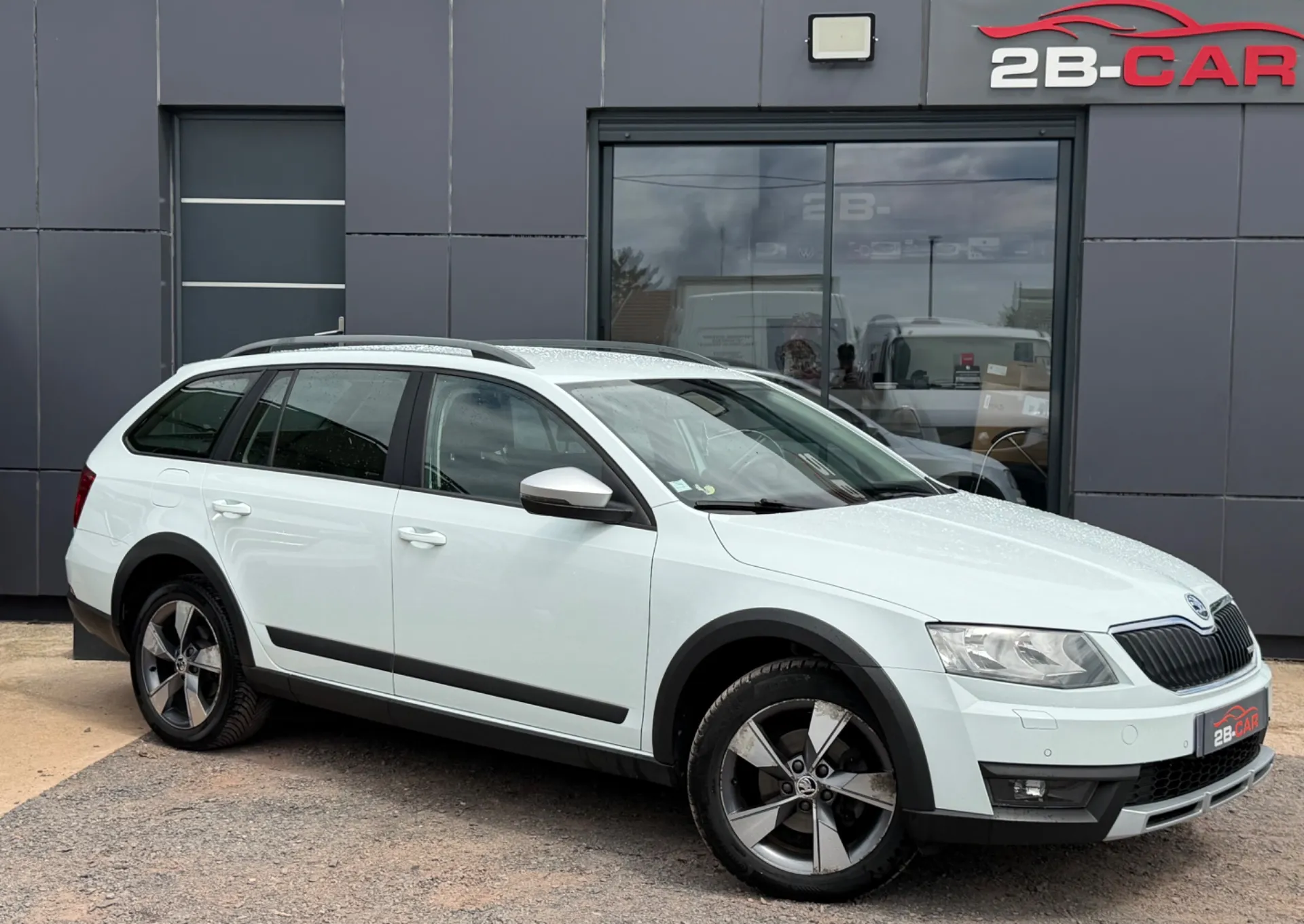 Skoda Octavia Scout 2.0 TDI 150cv 4Motion / 4x4 / Break / Très bon état / Kit distribution neuf - Photo 2