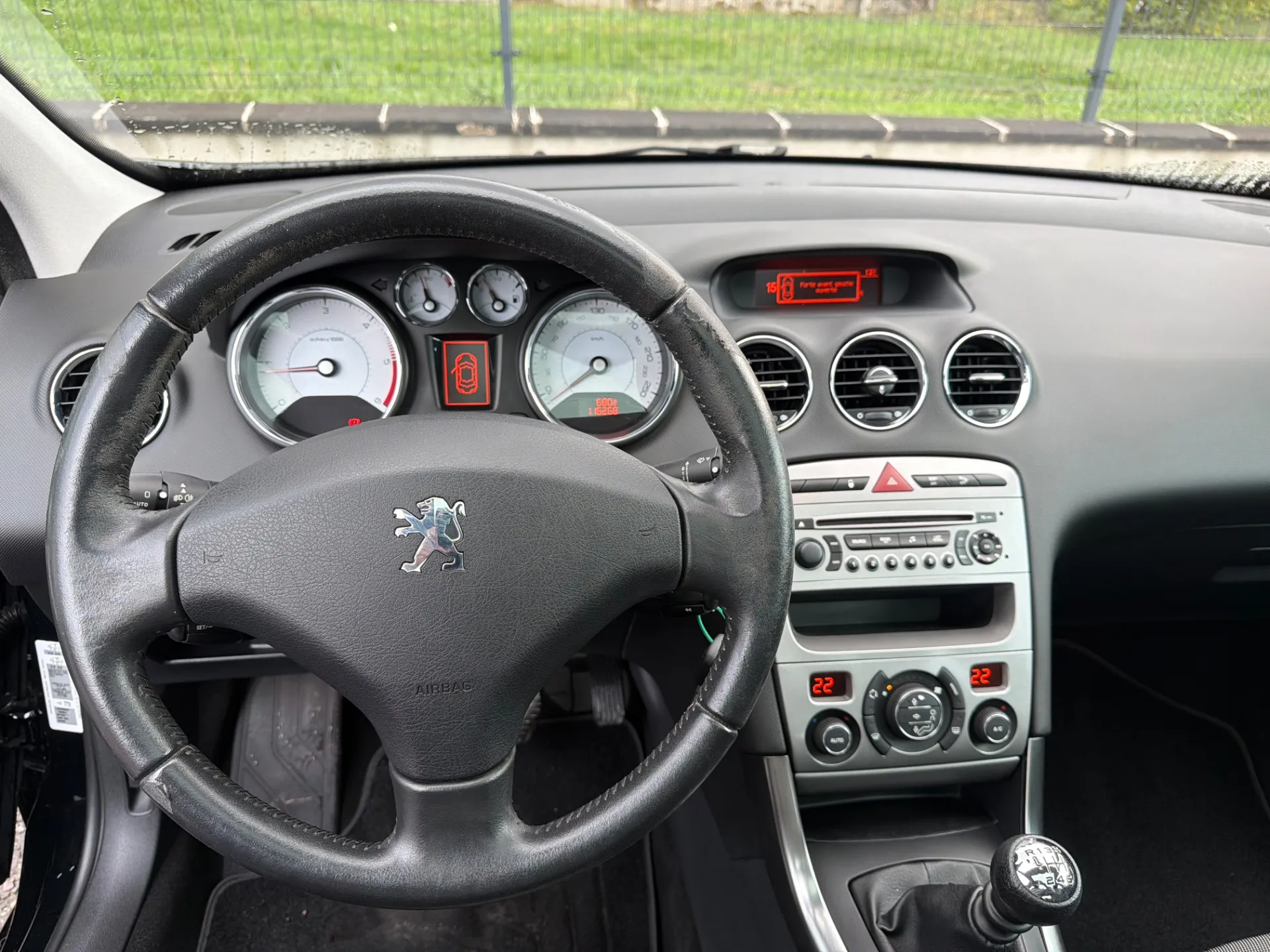 Peugeot 308 1.6l HDI 110cv Féline, 1ère Main, Excellent État général, Kit distribution neuf, 5 portes, Attelage, Climatisation, Sièges chauffants, Régulateur etc - Photo 10