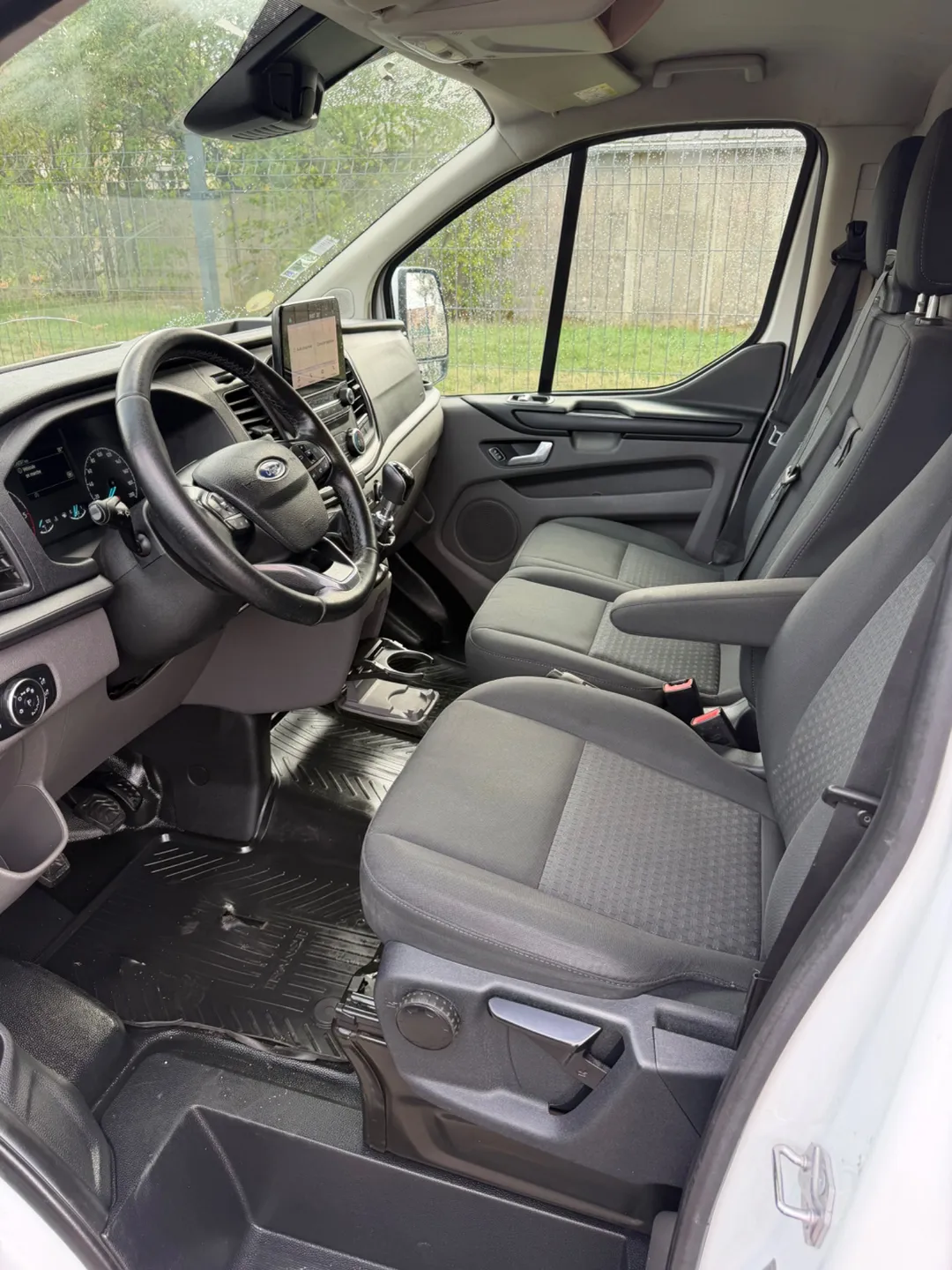 Ford Transit Custom Fourgon L2H1 2.0 TDCI 130cv BVM6 / Galerie Aluminium / Crochet d’attelage mixte / Habillage bois / Caméra de recul / CarPlay - Photo 7