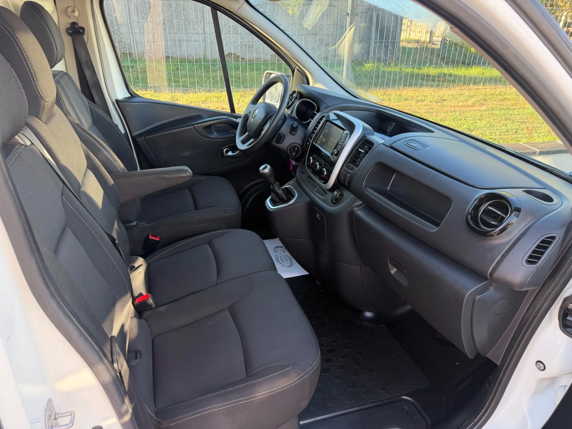 Renault Trafic L2H1 2.0 DCI 145cv BVM6 Galerie Aluminium / Full LED / Grand Confort / GPS Écran tactile - Photo 5