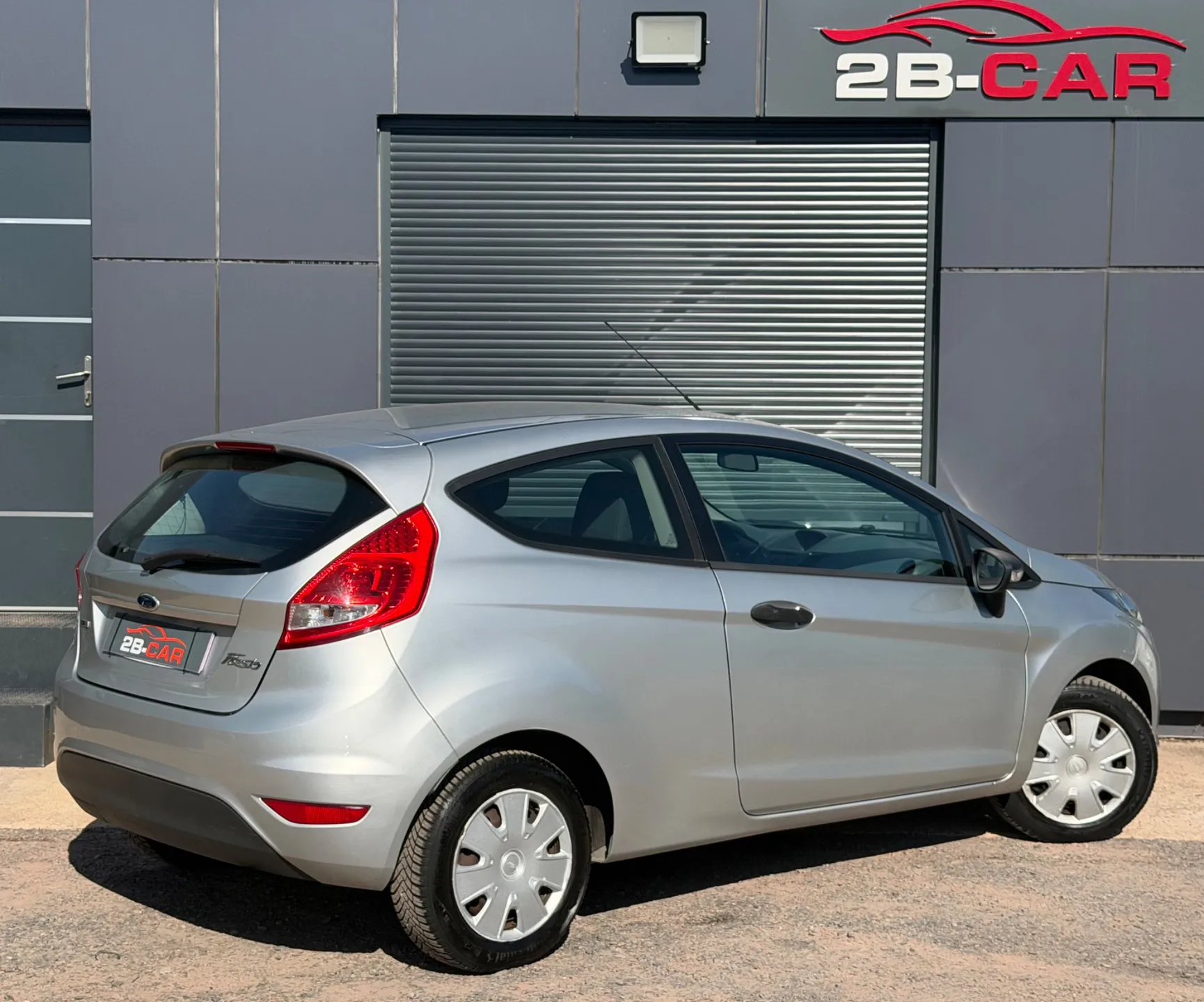 Ford Fiesta 1.4 TDCI 70cv Économique / Fiable / Très propre / Kit distribution Ok / Climatisation ok - Photo 4