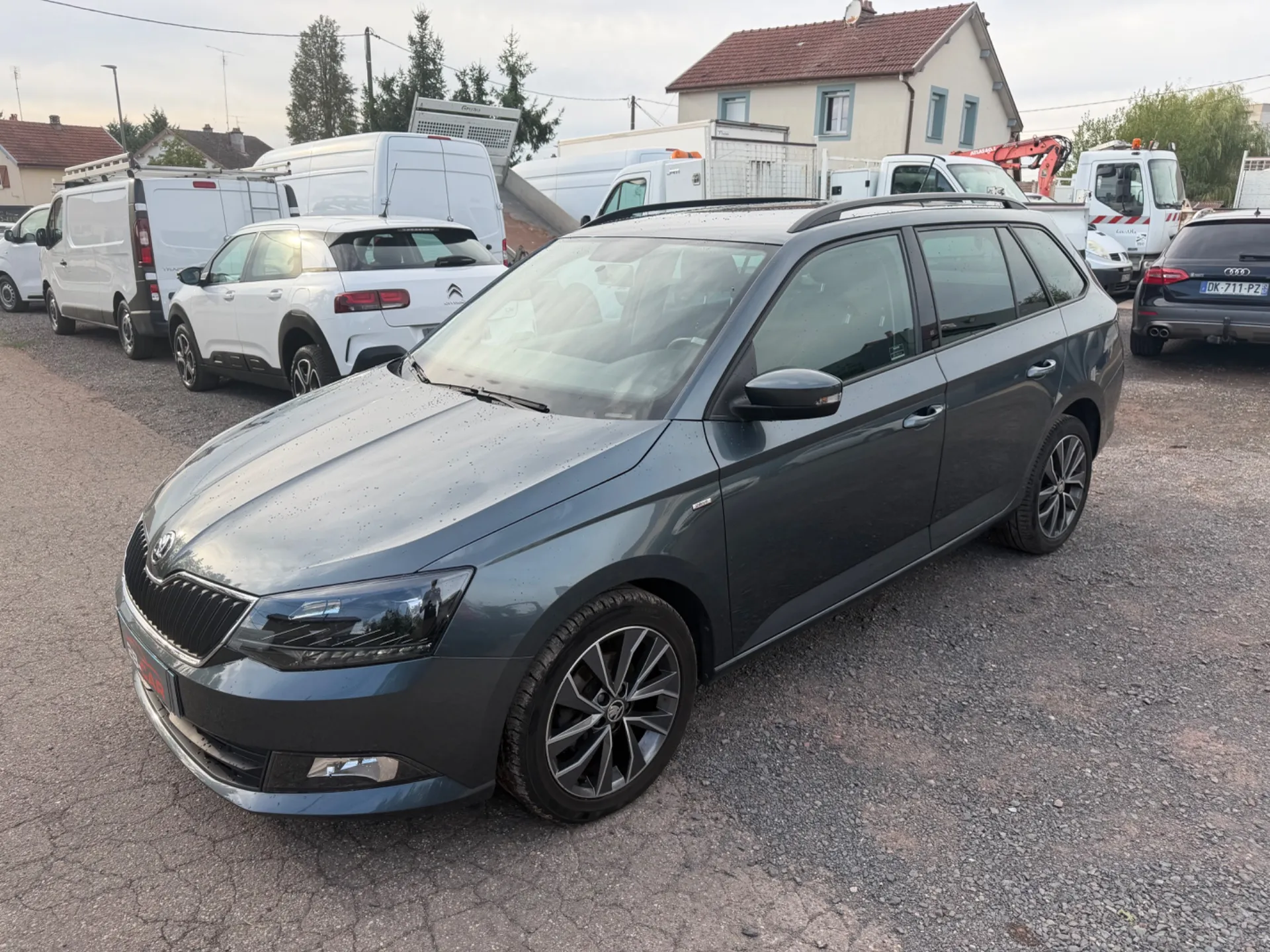 Skoda Fabia Combi 1.2 TSI 90cv DRIVE / TBE / Caméra / CarPlay / Clim / Led / KIT DISTRIBUTION NEUF / HISTORIQUE D’ENTRETIEN DISPONIBLE - Photo 10