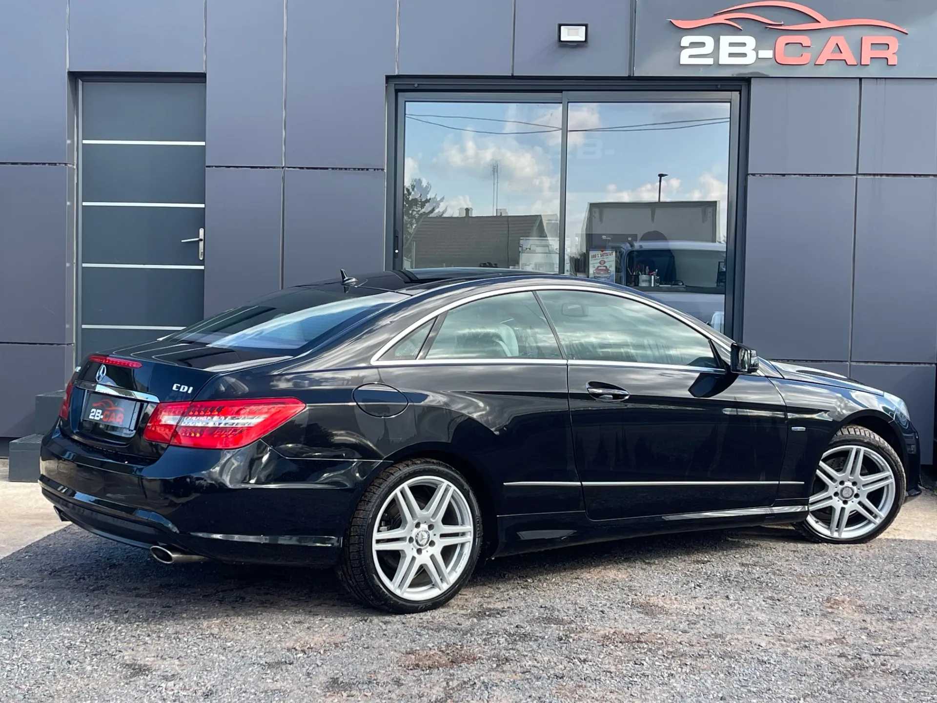 MERCEDES-BENZ CLASSE E350CDI 3.0l V6 265cv 7G-TRONIC PACK AMG / TOIT OUVRANT / CUIR BLANC - Photo 5