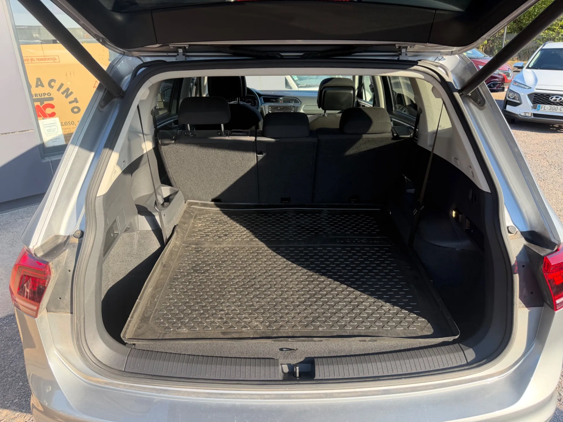 VOLKSWAGEN TIGUAN R-LINE ALLSPACE 2.0 TDI 150CV DSG7, 1ère main, FULL SUIVIT VW - Photo 6
