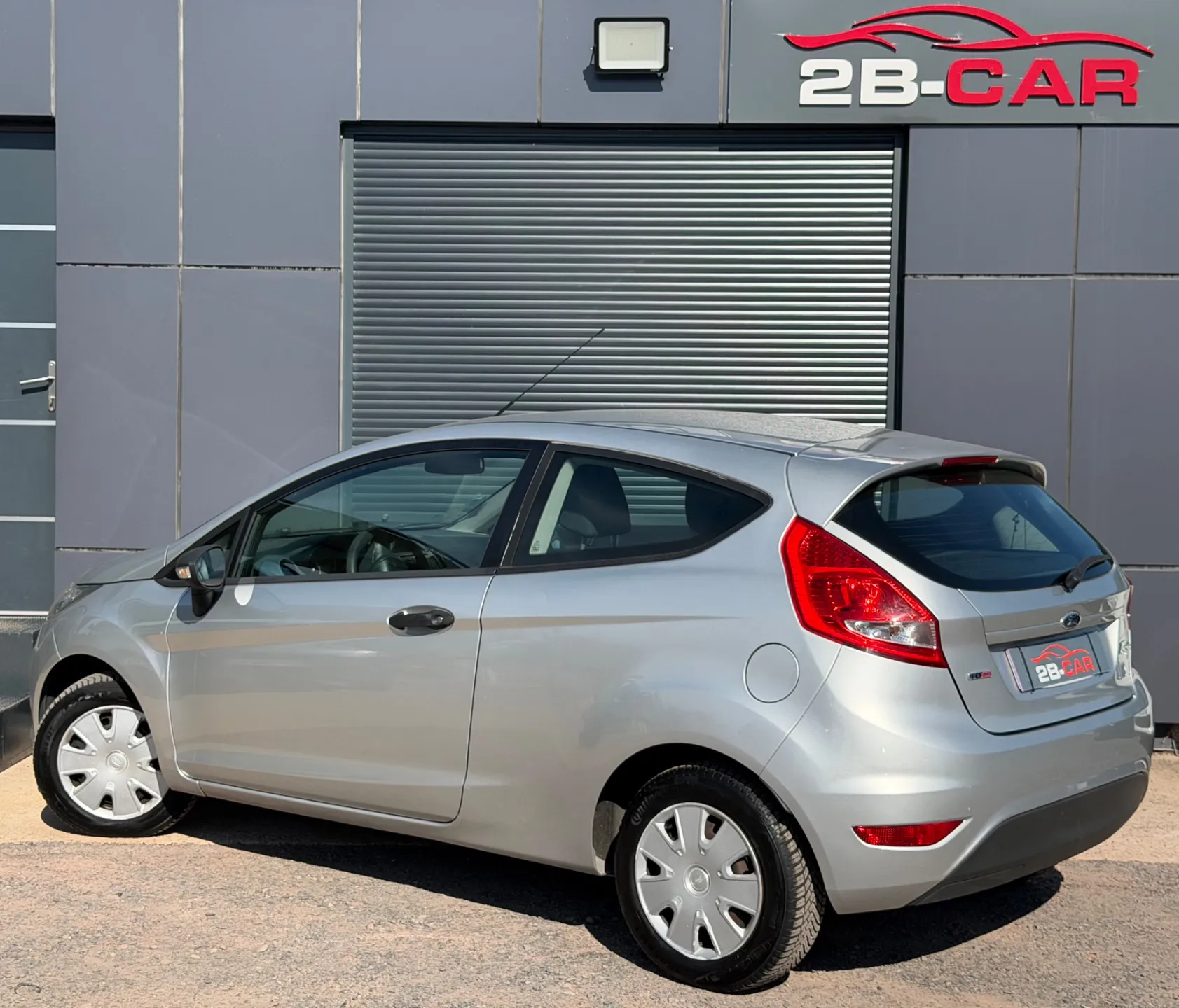 Ford Fiesta 1.4 TDCI 70cv Économique / Fiable / Très propre / Kit distribution Ok / Climatisation ok - Photo 3
