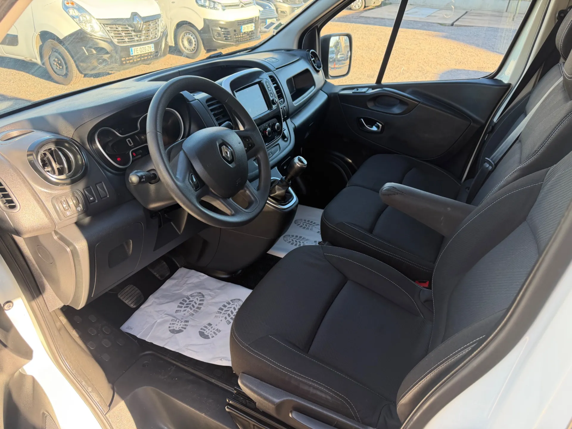 Renault Trafic L2H1 2.0 DCI 145cv BVM6 Galerie Aluminium / Full LED / Grand Confort / GPS Écran tactile - Photo 11