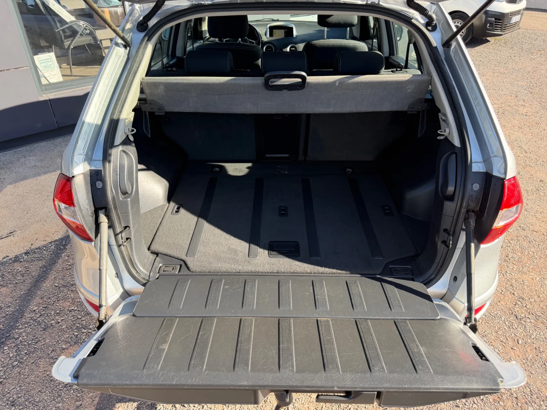 Renault Koleos 4x4 / 2.0 DCI 150cv / 1ère main / Suivit Renault / Très propre / Attelage - Photo 8