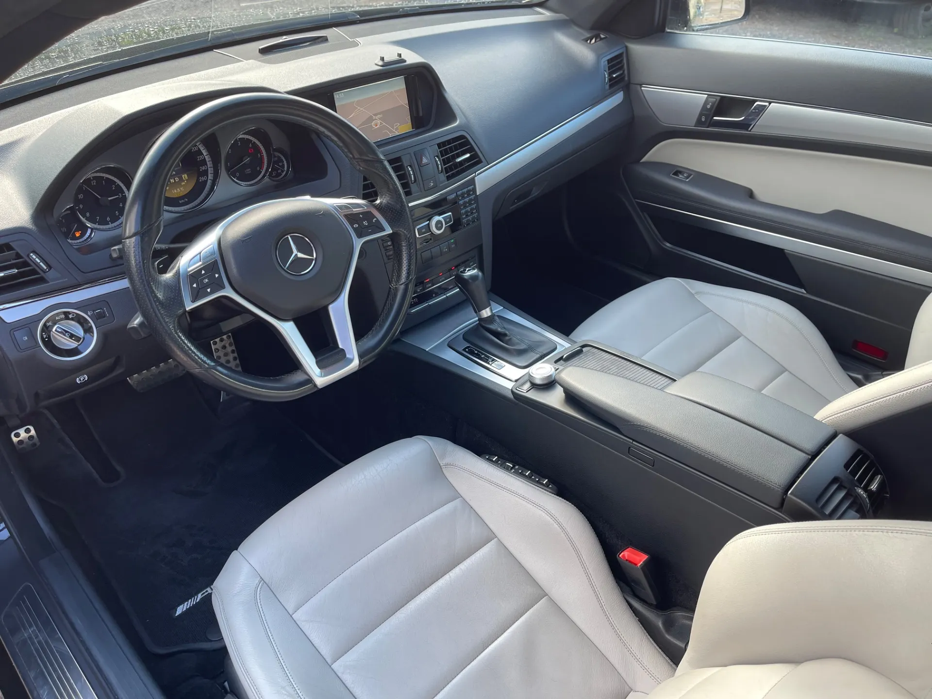 MERCEDES-BENZ CLASSE E350CDI 3.0l V6 265cv 7G-TRONIC PACK AMG / TOIT OUVRANT / CUIR BLANC - Photo 14