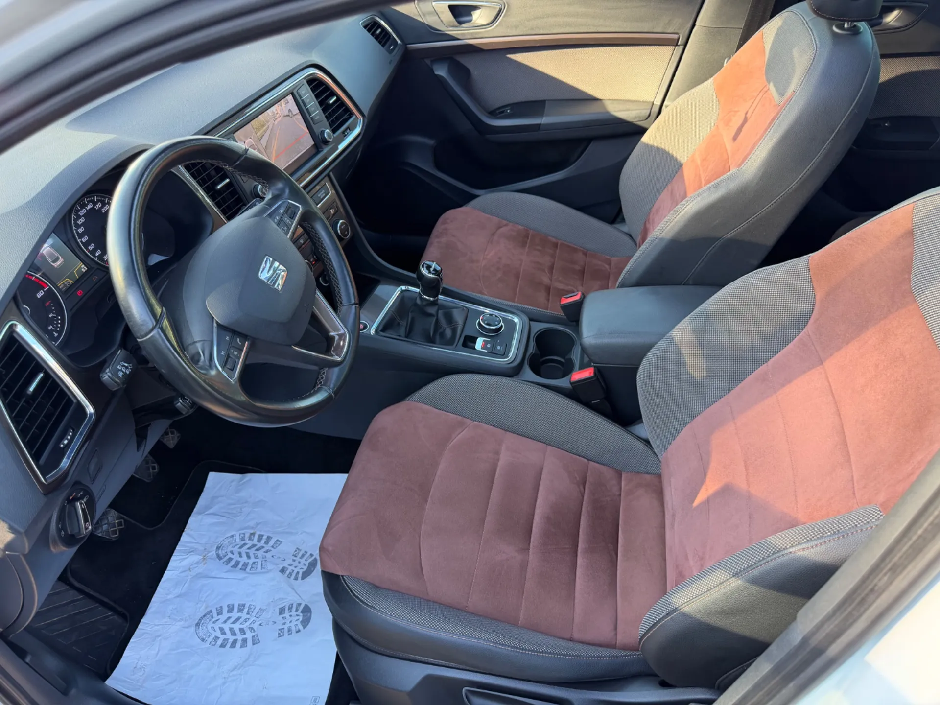 SEAT ATECA 4DRIVE 2.0 TDI 150cv XCELLENCE / 1ÈRE MAIN / KIT DISTRIBUTION NEUF / 4x4 - Photo 18