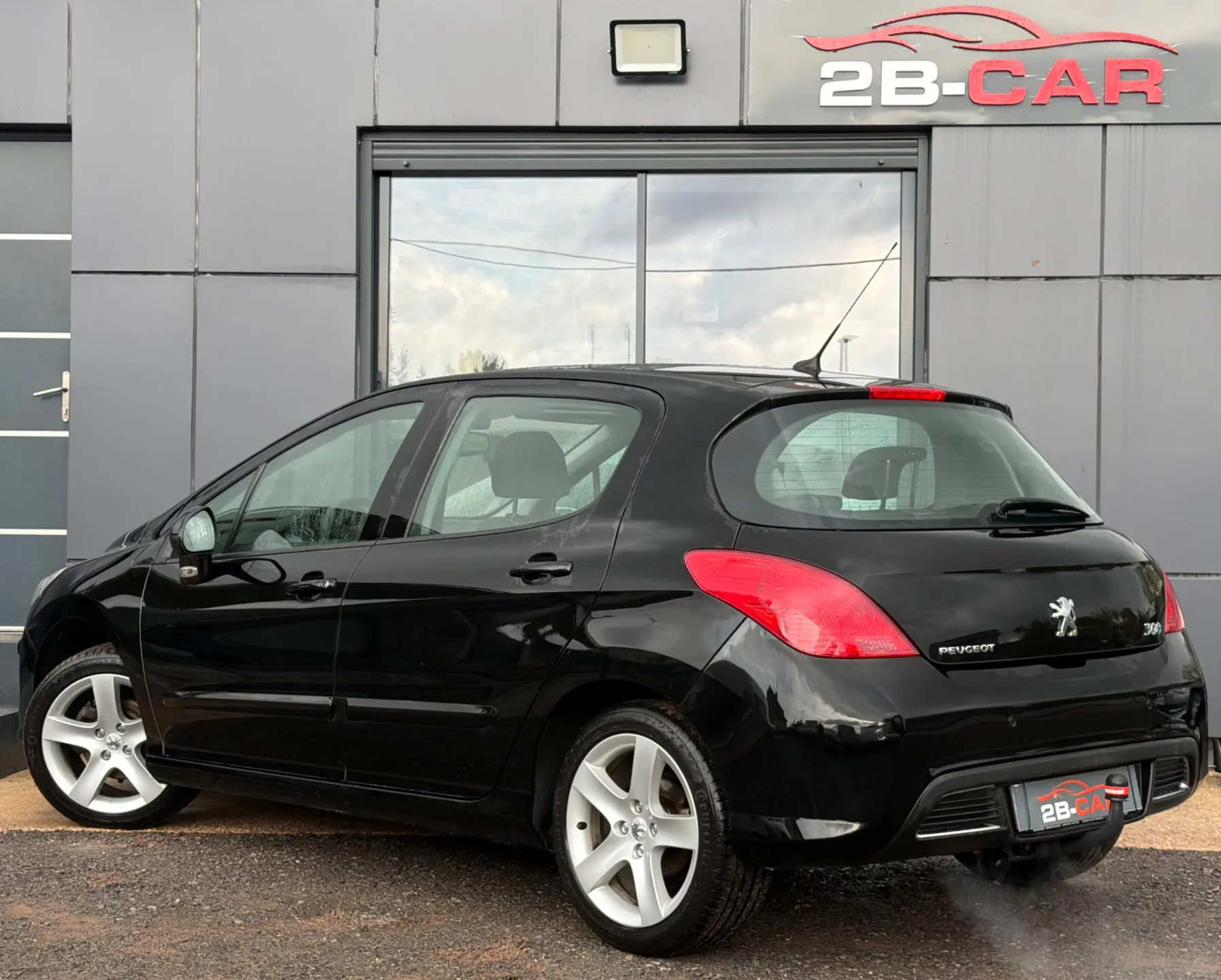 Peugeot 308 1.6l HDI 110cv Féline, 1ère Main, Excellent État général, Kit distribution neuf, 5 portes, Attelage, Climatisation, Sièges chauffants, Régulateur etc - Photo 3