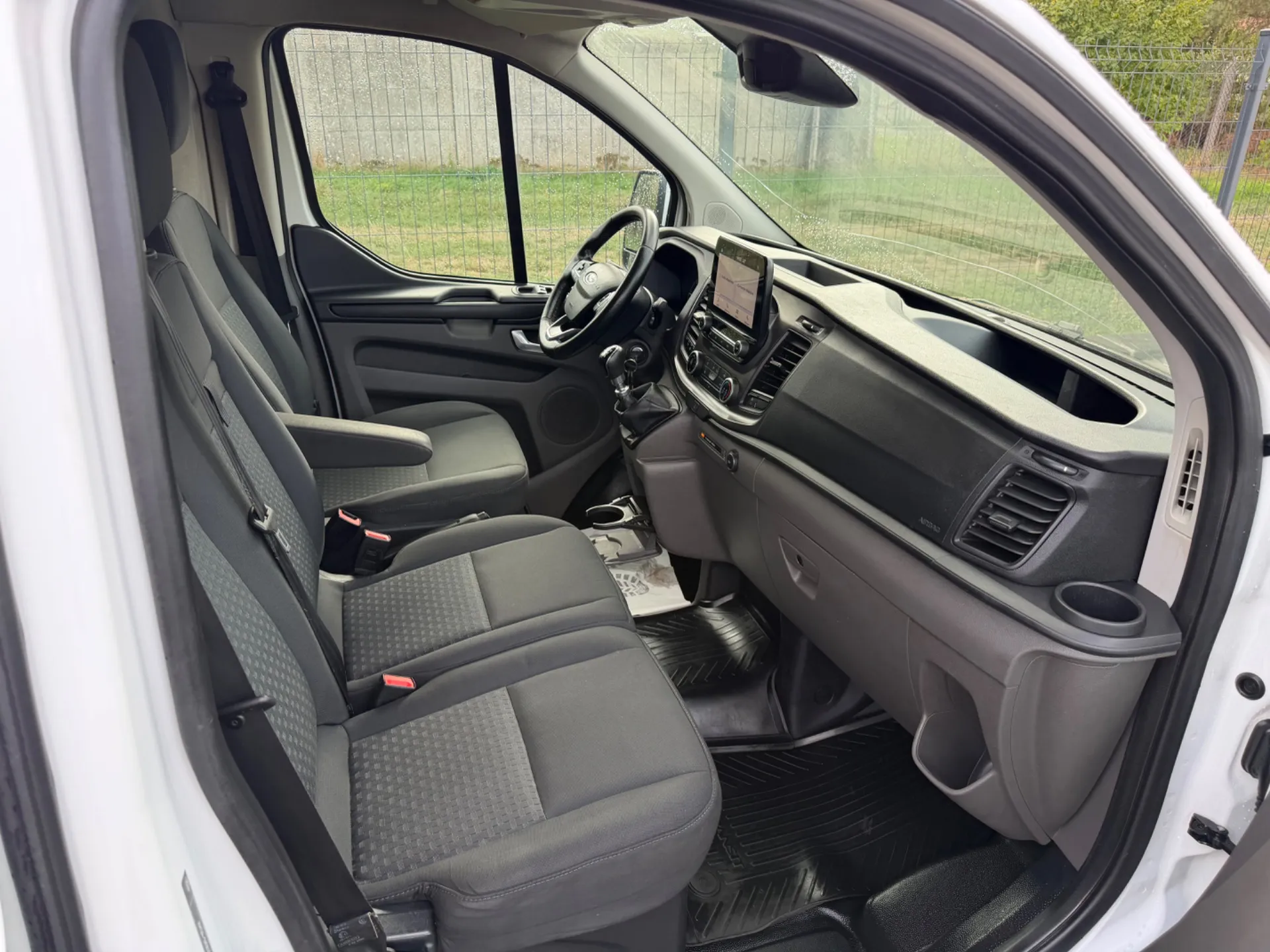 Ford Transit Custom Fourgon L2H1 2.0 TDCI 130cv BVM6 / Galerie Aluminium / Crochet d’attelage mixte / Habillage bois / Caméra de recul / CarPlay - Photo 5