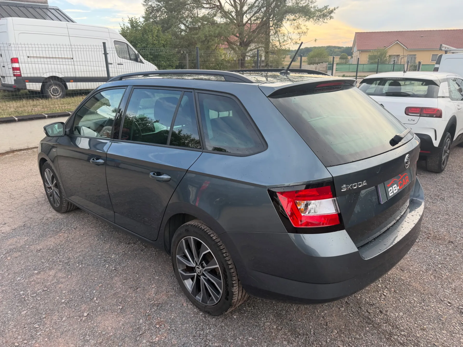 Skoda Fabia Combi 1.2 TSI 90cv DRIVE / TBE / Caméra / CarPlay / Clim / Led / KIT DISTRIBUTION NEUF / HISTORIQUE D’ENTRETIEN DISPONIBLE - Photo 12