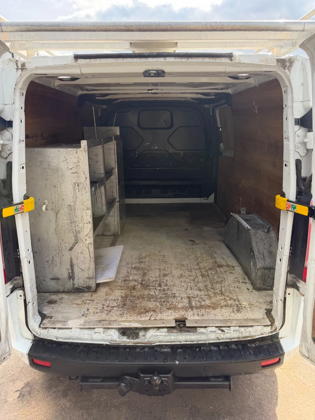 Ford Transit Custom Fourgon L2H1 2.0 TDCI 130cv BVM6 / Galerie Aluminium / Crochet d’attelage mixte / Habillage bois / Caméra de recul / CarPlay - Photo 16