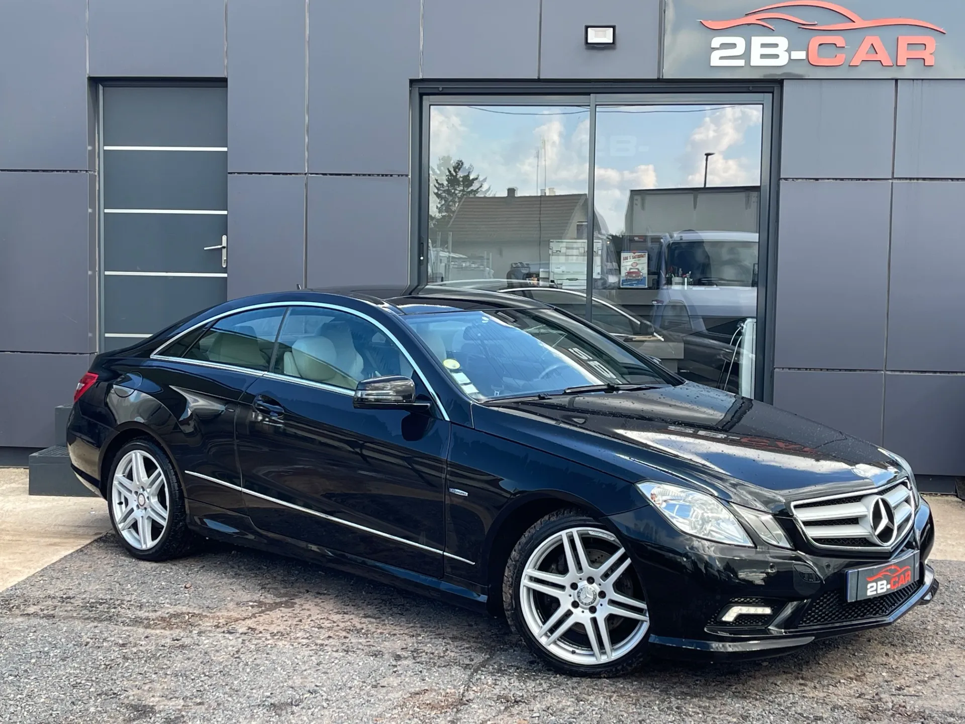 MERCEDES-BENZ CLASSE E350CDI 3.0l V6 265cv 7G-TRONIC PACK AMG / TOIT OUVRANT / CUIR BLANC - Photo 3