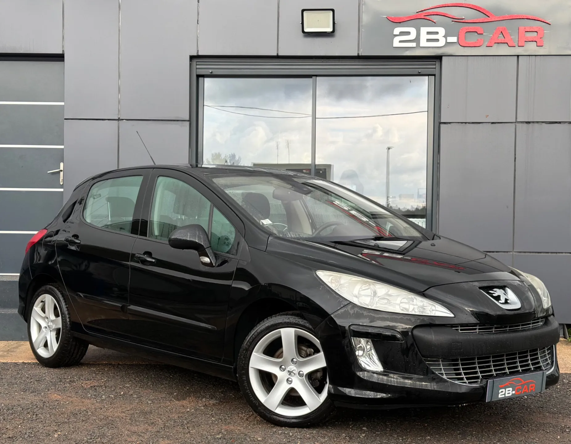 Peugeot 308 1.6l HDI 110cv Féline, 1ère Main, Excellent État général, Kit distribution neuf, 5 portes, Attelage, Climatisation, Sièges chauffants, Régulateur etc - Photo 2