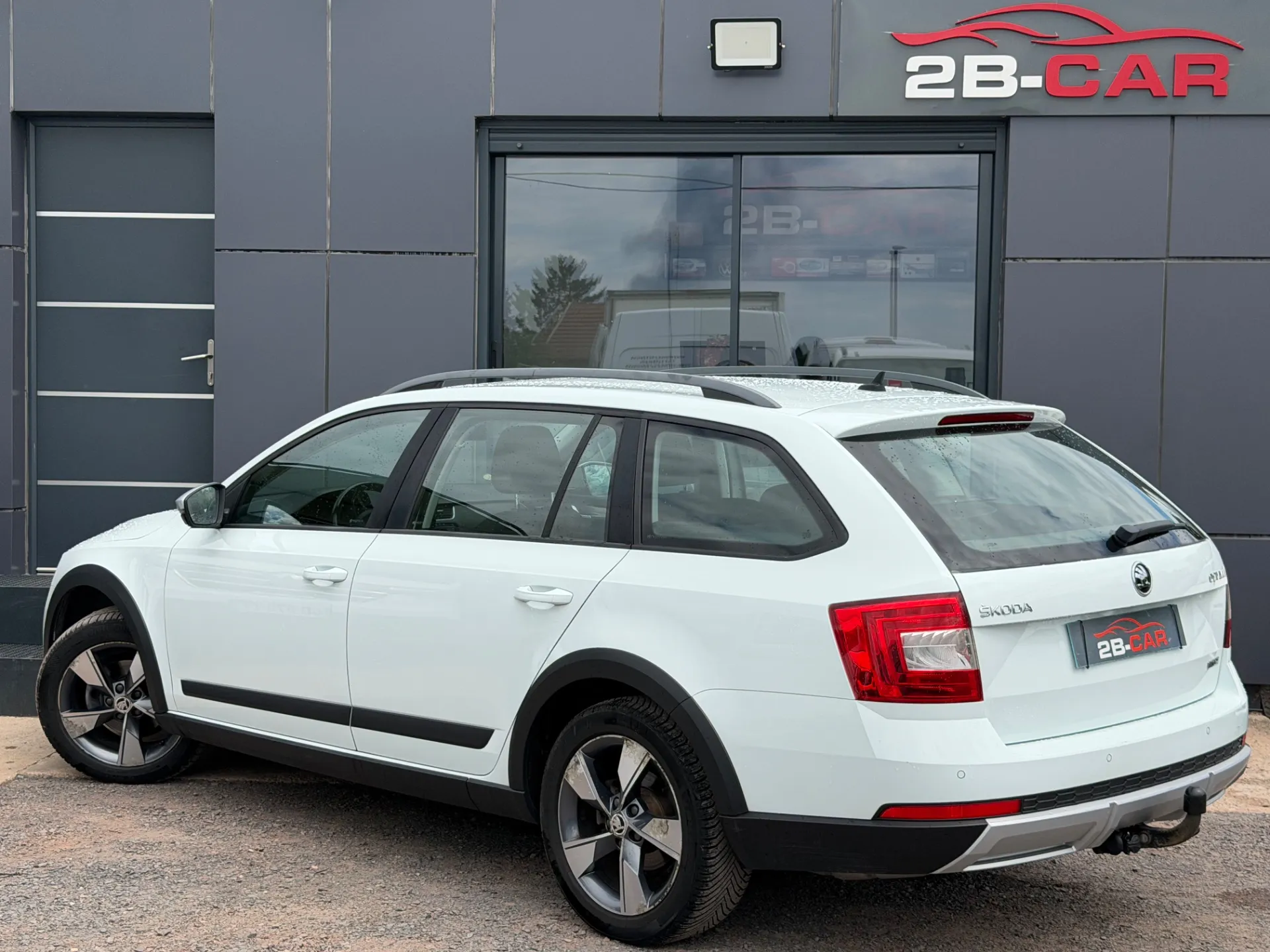 Skoda Octavia Scout 2.0 TDI 150cv 4Motion / 4x4 / Break / Très bon état / Kit distribution neuf - Photo 3