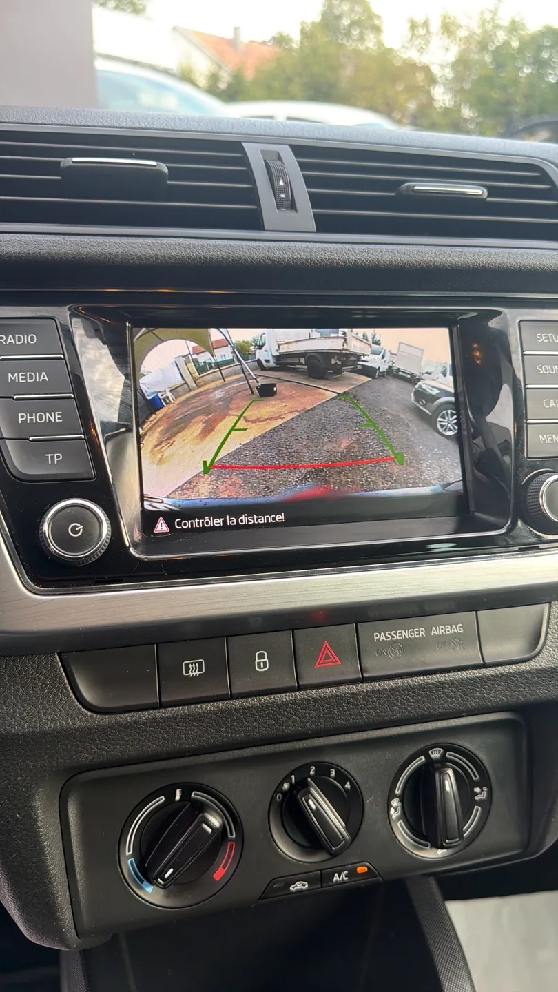 Skoda Fabia Combi 1.2 TSI 90cv DRIVE / TBE / Caméra / CarPlay / Clim / Led / KIT DISTRIBUTION NEUF / HISTORIQUE D’ENTRETIEN DISPONIBLE - Photo 8