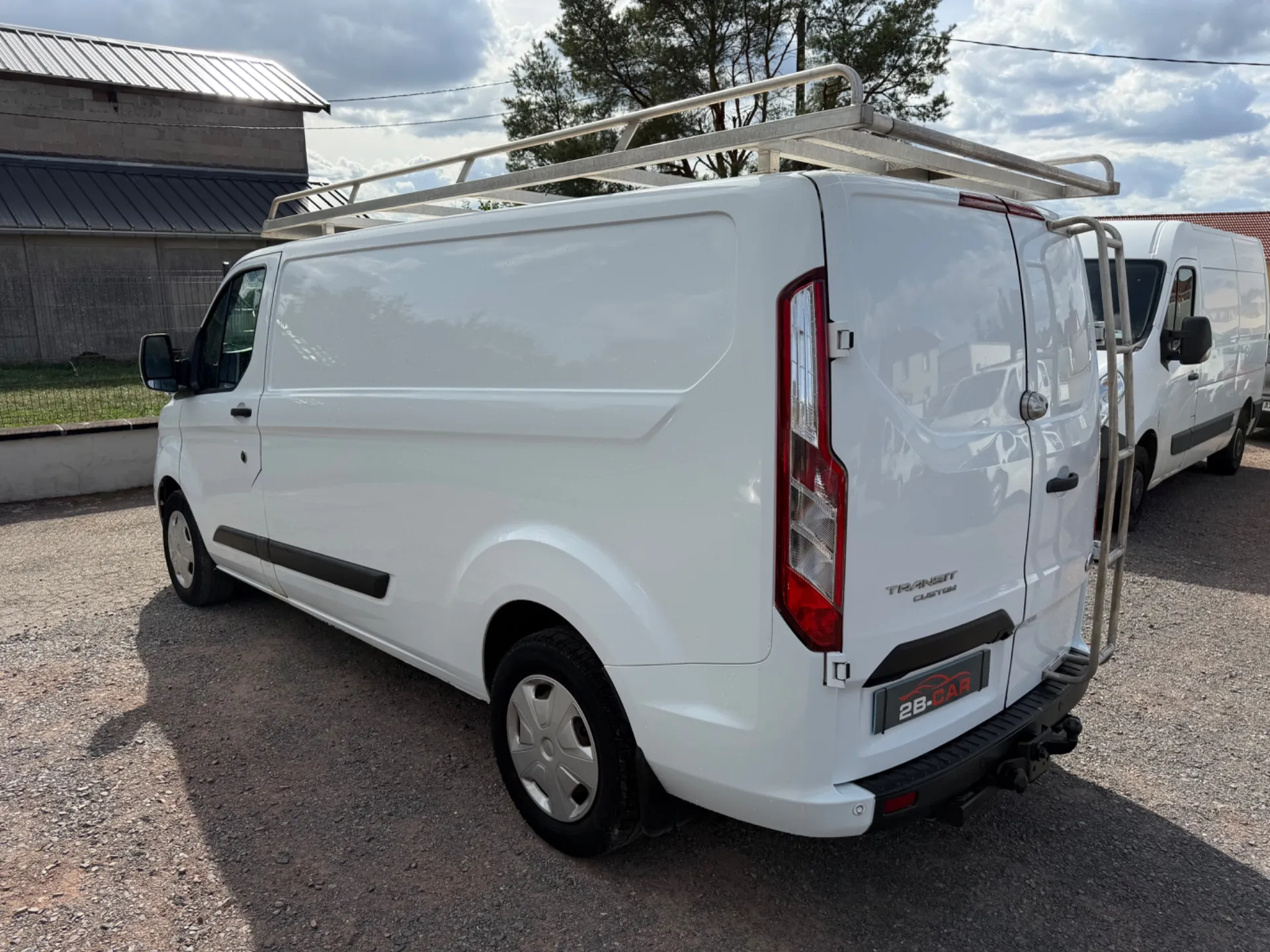 Ford Transit Custom Fourgon L2H1 2.0 TDCI 130cv BVM6 / Galerie Aluminium / Crochet d’attelage mixte / Habillage bois / Caméra de recul / CarPlay - Photo 13