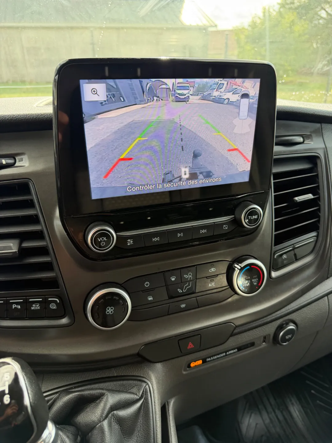 Ford Transit Custom Fourgon L2H1 2.0 TDCI 130cv BVM6 / Galerie Aluminium / Crochet d’attelage mixte / Habillage bois / Caméra de recul / CarPlay - Photo 8