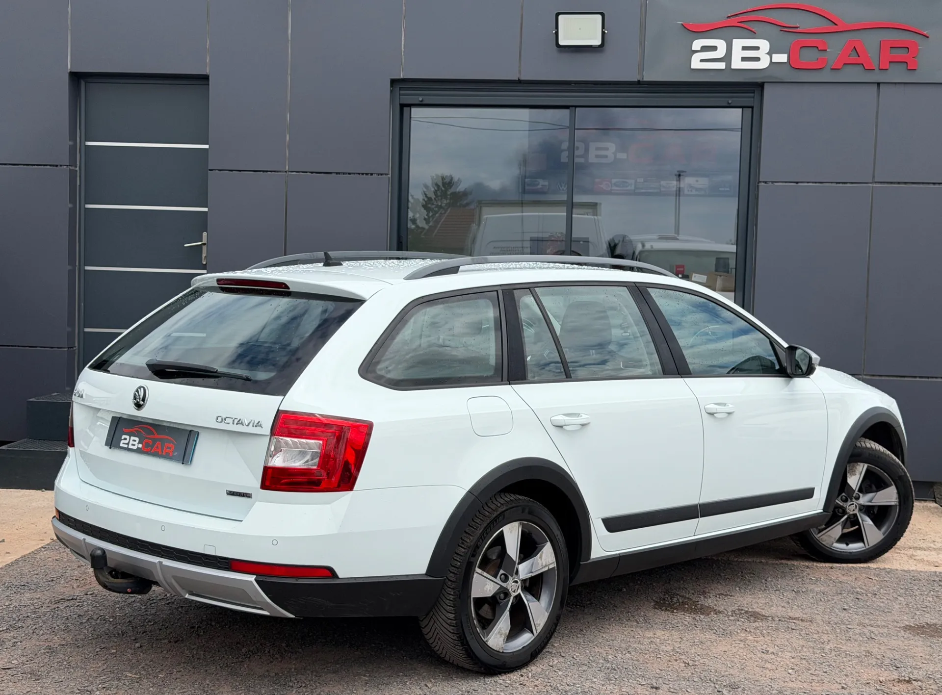 Skoda Octavia Scout 2.0 TDI 150cv 4Motion / 4x4 / Break / Très bon état / Kit distribution neuf - Photo 4