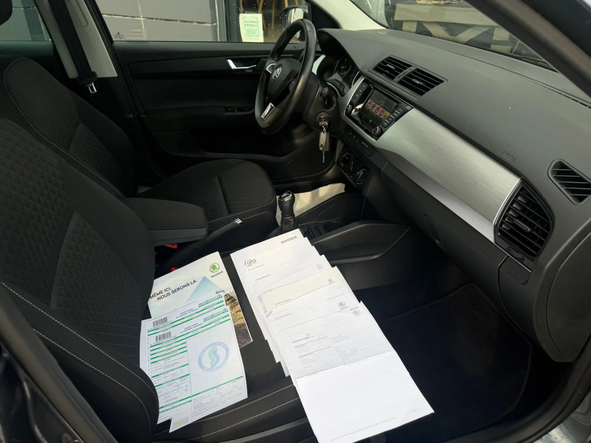 Skoda Fabia Combi 1.2 TSI 90cv DRIVE / TBE / Caméra / CarPlay / Clim / Led / KIT DISTRIBUTION NEUF / HISTORIQUE D’ENTRETIEN DISPONIBLE - Photo 5