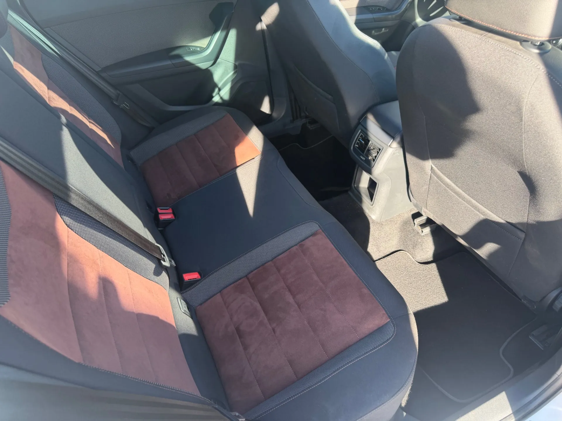 SEAT ATECA 4DRIVE 2.0 TDI 150cv XCELLENCE / 1ÈRE MAIN / KIT DISTRIBUTION NEUF / 4x4 - Photo 10